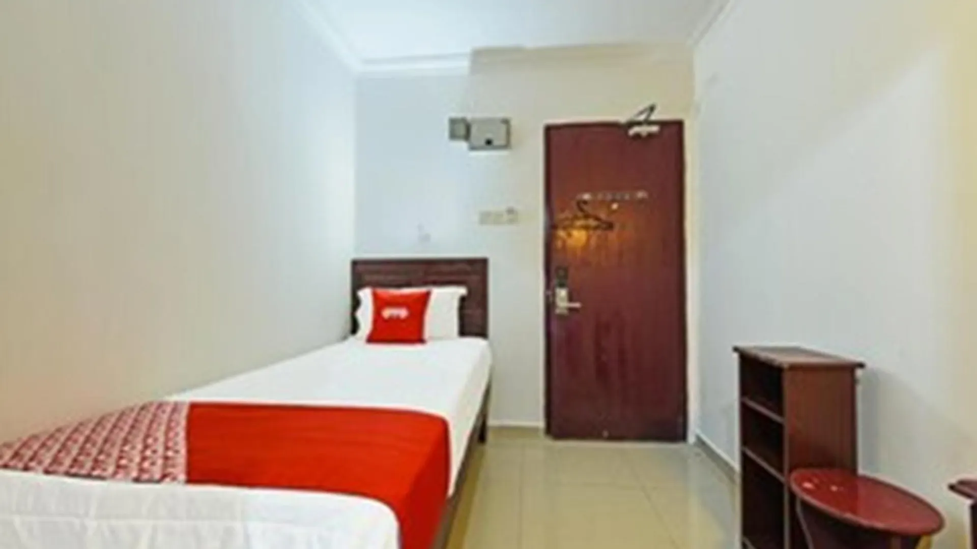Super Oyo 90572 J Hotel Masjid India Куала-Лумпур